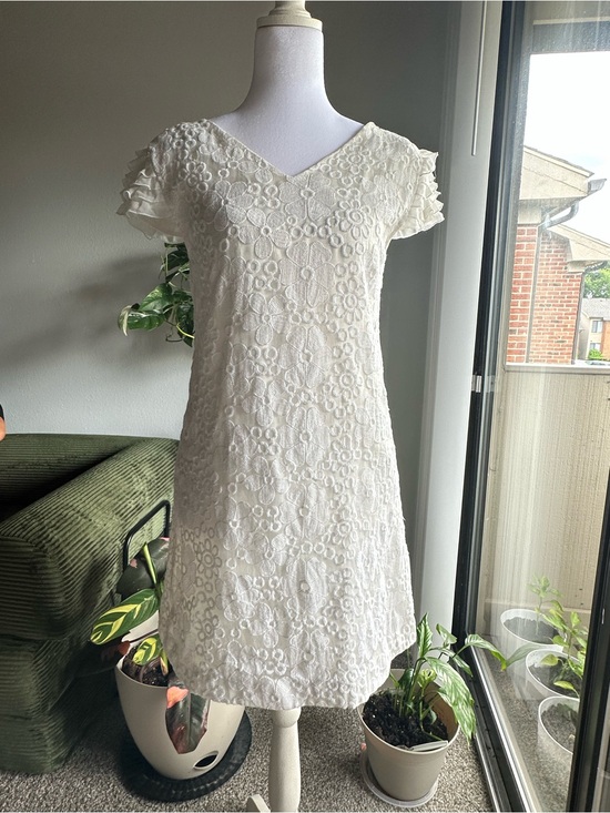 Dresses & Skirts - White Floral Eyelet Short Sleeve V-Neck Dress